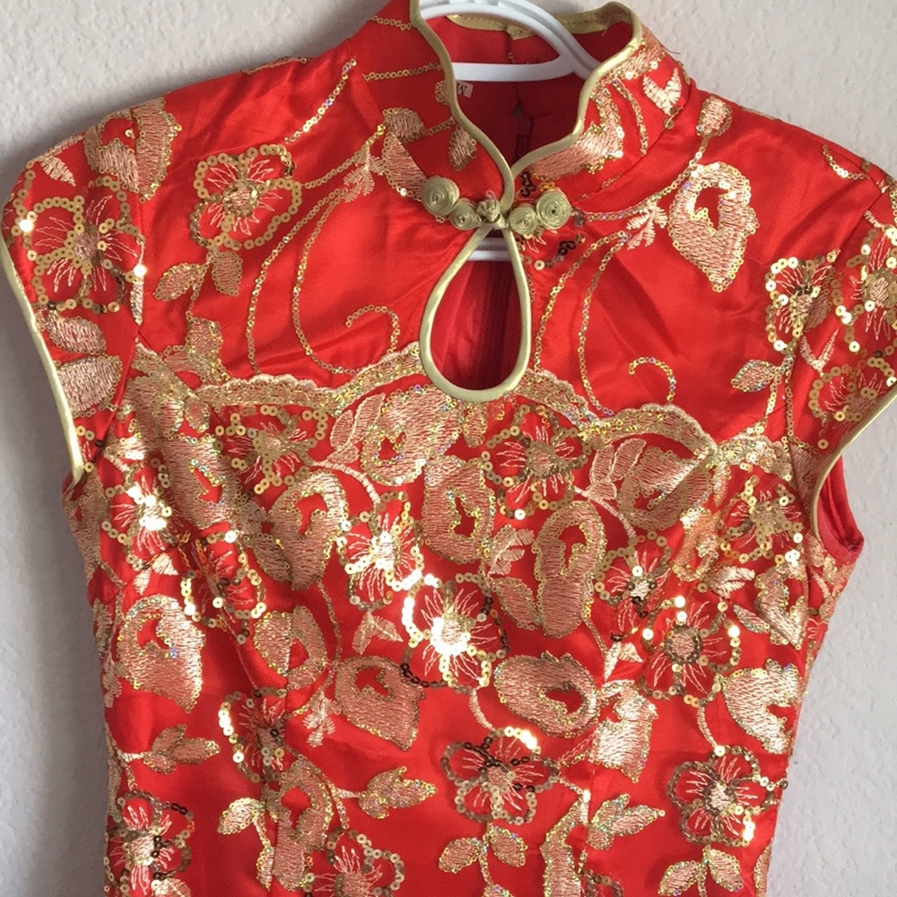 Intricate embroidered Chinese Qi Pao dress size M